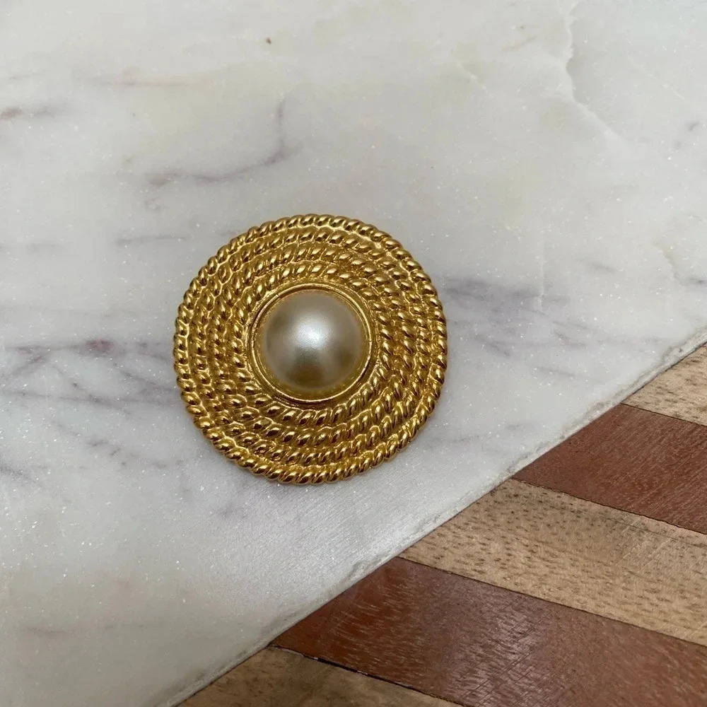 Vintage - Yellow Goldtone and Faux Pearl Brooch
